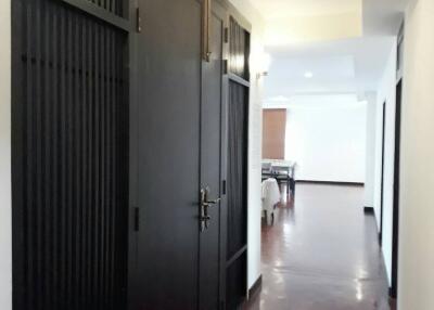 5-BR Apt. in Thung Maha Mek