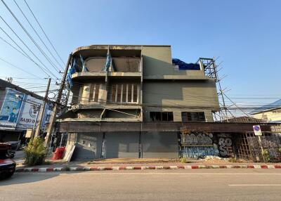 A commercial building for sale in Muang Chiang Mai