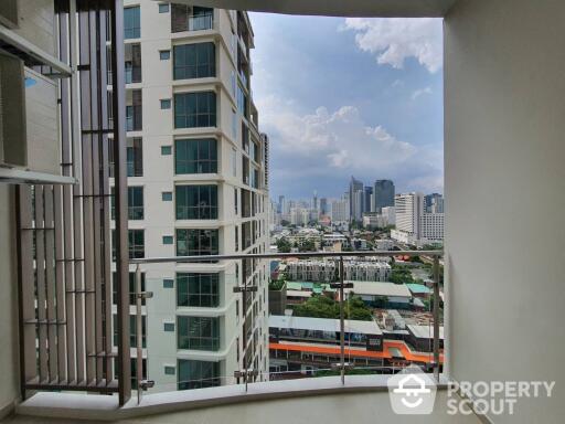 2-BR Condo at Supalai Oriental Sukhumvit 39 near MRT Phetchaburi (ID 513856)