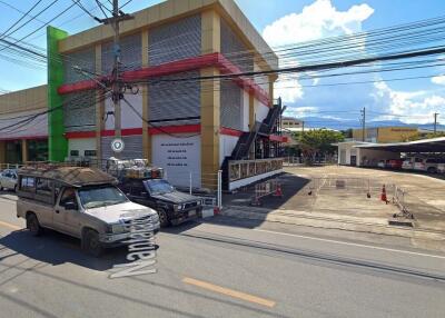 3 Story Commercial Building With Parking In Prime Location 4 Min From Airport Plaza And The Moat