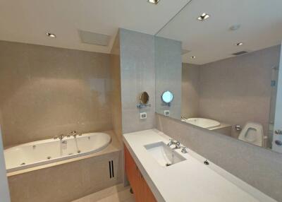 Condo for Sale at Athenee Residence