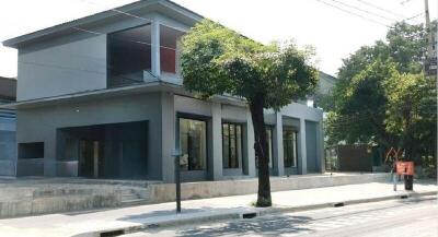 For Rent Bangkok Showroom Rama 4 BTS Ekkamai Khlong Toei