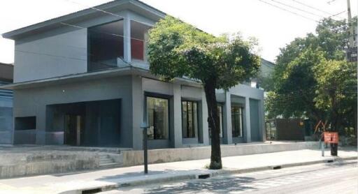 For Rent Bangkok Showroom Rama 4 BTS Ekkamai Khlong Toei