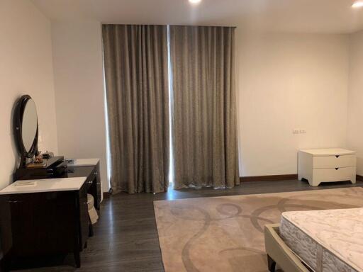 For Rent Bangkok Condo The Crest Ruamrudee Ruemrudee BTS Phloen Chit Pathum Wan