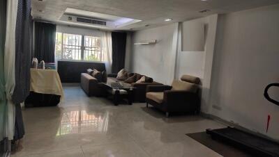 For Rent Bangkok Town House Sukhumvit BTS Phrom Phong Watthana