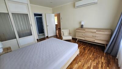 Renovated Condo Sukhumvit 13 Sale