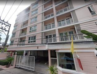 Renovated Condo Sukhumvit 13 Sale