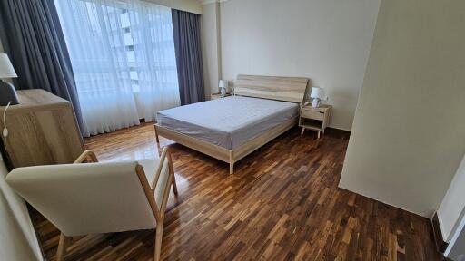 Renovated Condo Sukhumvit 13 Sale