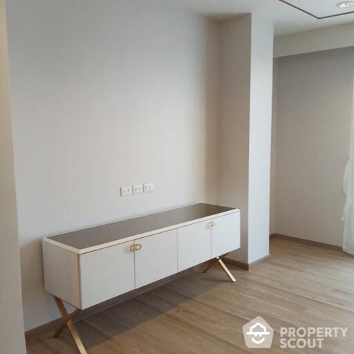 2-BR Apt. near BTS Chong Nonsi