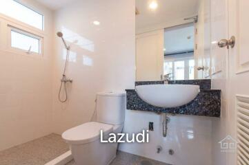 BAAN PLAI HAAD KAO : 2 bed condo on building close to the beach