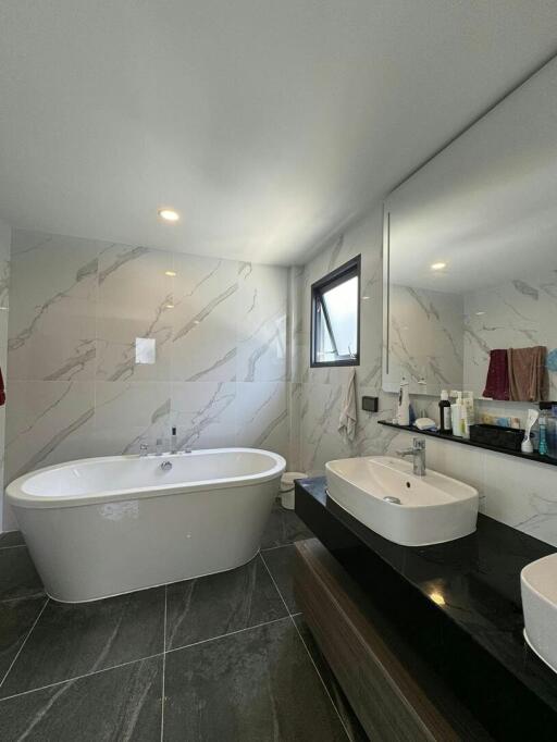Modern bathroom with bathtub and double sink