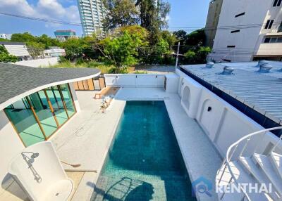 Modern Pool Villa for sale only 5 minutes to Jomtien beach