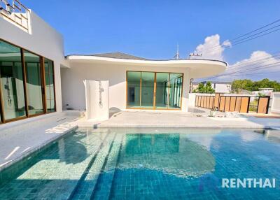 Modern Pool Villa for sale only 5 minutes to Jomtien beach