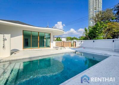 Modern Pool Villa for sale only 5 minutes to Jomtien beach