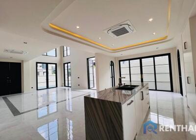 Modern Luxury Home in Pattaya, close to top 3 International schools