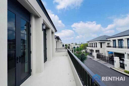 Modern Luxury Home in Pattaya, close to top 3 International schools