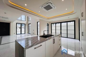 Modern Luxury Home in Pattaya, close to top 3 International schools