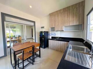 3 Bedrooms House in Nibbana Shade East Pattaya H011539