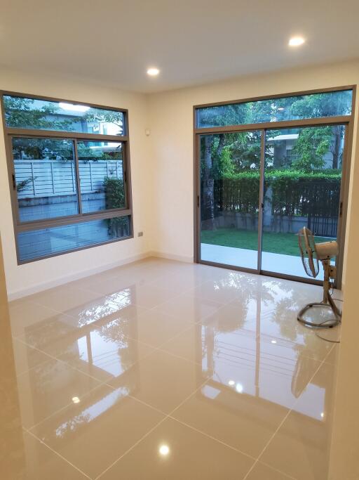 House for Sale at Perfect Place RAMA 9- KrungthepKreetha