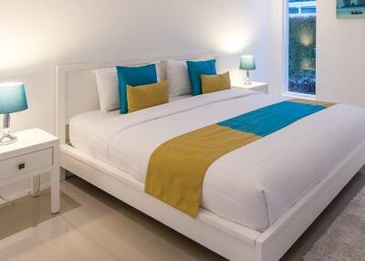 Bright and modern bedroom with a double bed and colorful accents