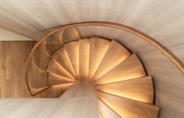 Elegant wooden spiral staircase design