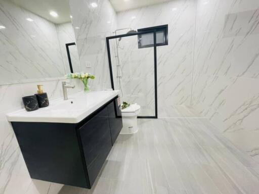 Modern bathroom with marble finishes and black accents
