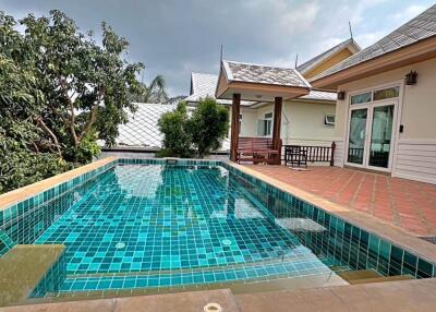 6 Bedroom Pool Villa In Amorn Village For Sale And Rent