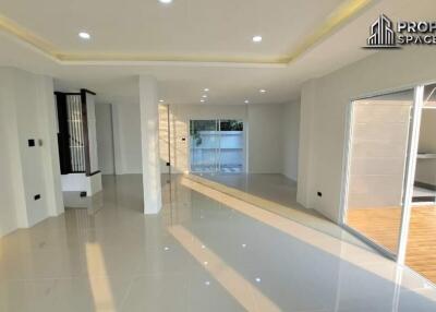 3 Bedroom Pool Villa In Suk Aim Garden Pattaya For Sale