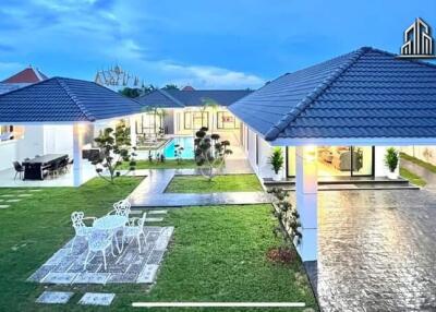 Private 6 Bedroom Luxury Standalone Pattaya Pool Villa For Sale