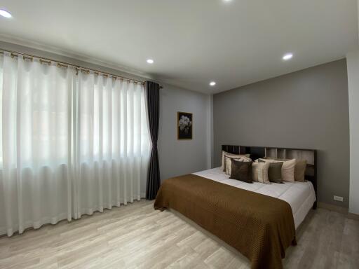Modern 4 Bedroom Villa In Rachawadee Villa For Rent