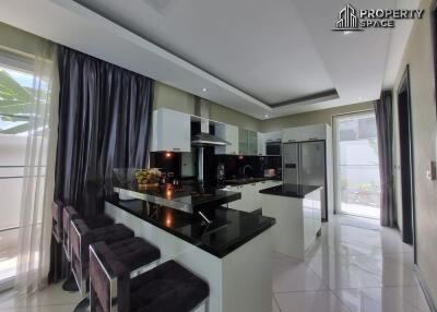 Exquisite 5 Bedroom Luxury Pattaya Pool Villa For Sale