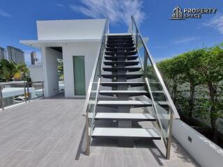 Exquisite 5 Bedroom Luxury Pattaya Pool Villa For Sale