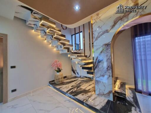5 Bedroom Pool Villa In Palm Parco Pattaya For Sale