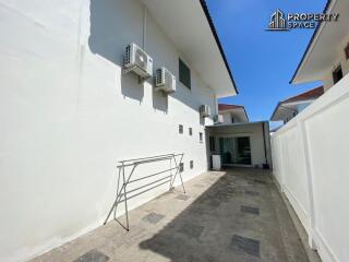 6 Bedroom Pool Villa In Jomtien Pattaya For Sale