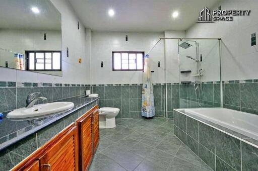 6 Bedrooms Pool Villa In Jomtien Pattaya For Sale