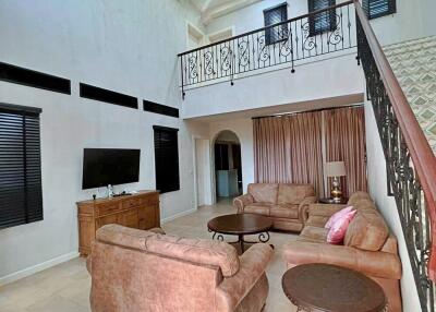 3 Bedrooms Pool Villa In Nusa Chivani Pattaya For Rent