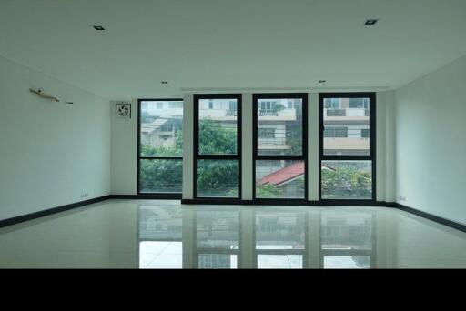 Townhouse In Sathorn