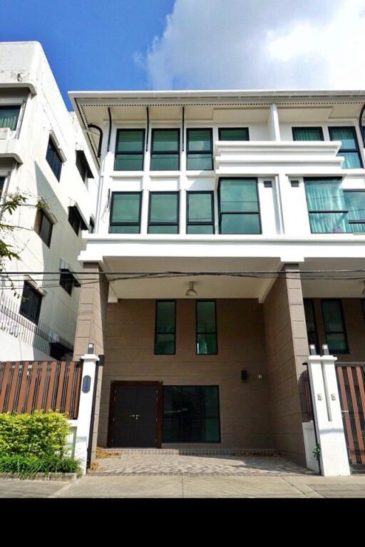 Townhouse In Sathorn