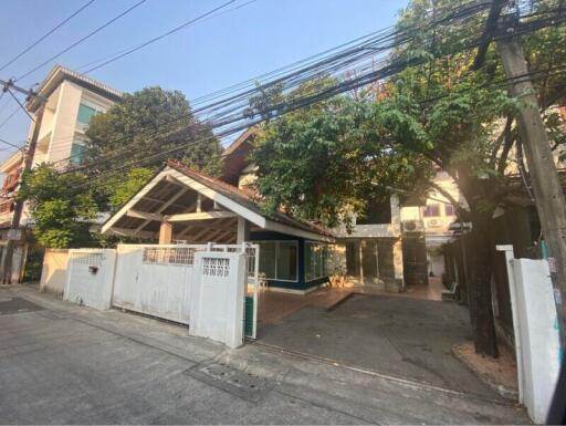 House in Soi Ladprao 34