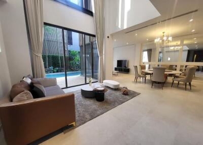 Spacious modern living room with dining area and view to the garden