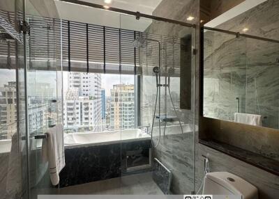 Modern bathroom with city view