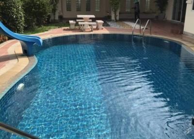5 Bed 556 SQ.M Pool Villa in Pattaya