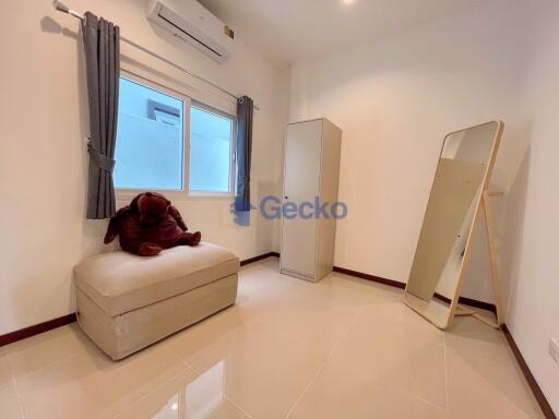 3 Bedrooms House in Sabai Home East Pattaya H011556