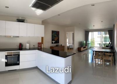 Modern 2 Bedroom Condo Close To The Beach