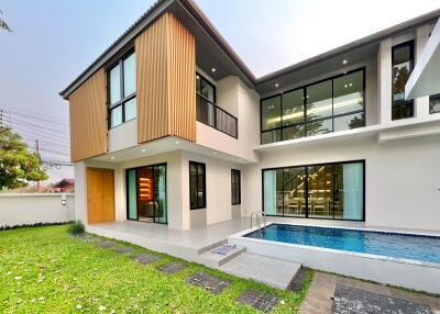 Modern Pool Villa in Wangtan