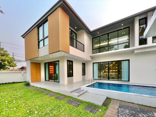 Modern Pool Villa in Wangtan