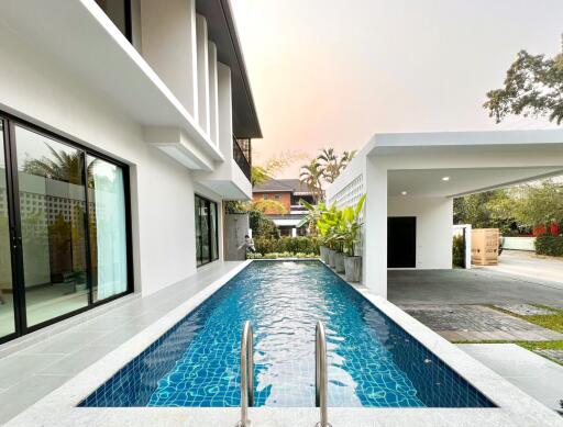 Modern Pool Villa in Wangtan