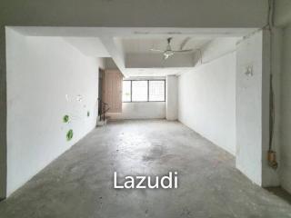 3 Bed 4 Bath 320 SQ.M Townhouse at Huai Khwang