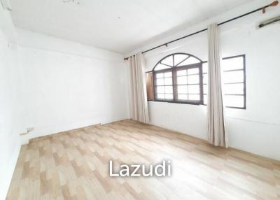 3 Bed 4 Bath 320 SQ.M Townhouse at Huai Khwang