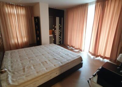 2-BR Condo at The Amethyst Sukhumvit 39 near BTS Phrom Phong